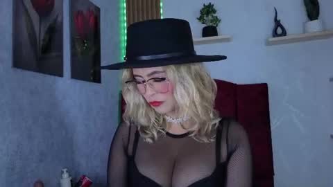 Rosse follow me online show from September 3, 2:53 pm