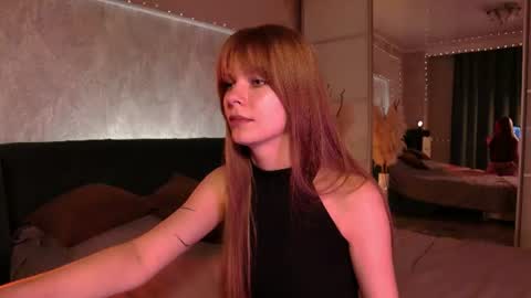 rosy_black_ online show from August 4, 5:43 pm