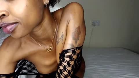 roundbootie online show from July 5, 9:40 pm