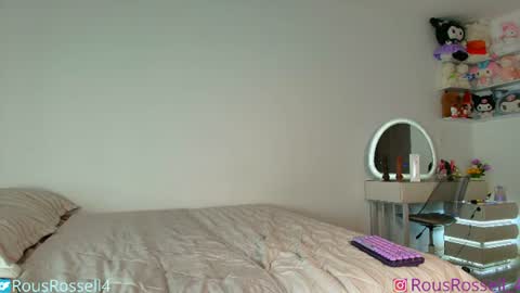 rousrossell_4 online show from August 3, 11:34 pm