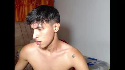 rowanboy23 online show from August 6, 2:21 am