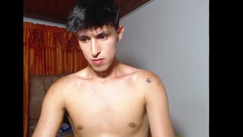 rowanboy23 online show from August 11, 11:40 pm