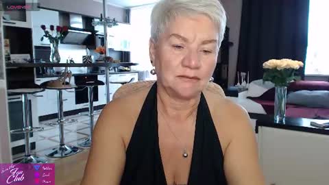 Roxana online show from August 12, 2:30 pm