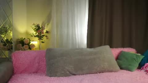 Anna Lokiss online show from August 9, 2:40 pm