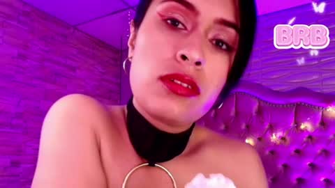 roxanne_han online show from August 5, 12:14 pm