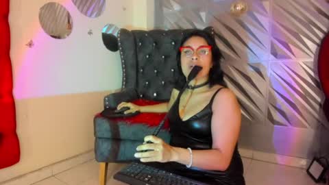 roxanne_han online show from August 6, 4:28 pm