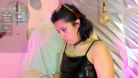 roxanne_han online show from August 6, 7:46 pm