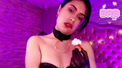 roxanne_han online show from August 7, 12:16 pm