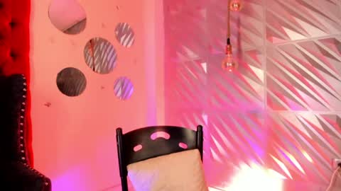 roxanne_han online show from August 7, 5:46 pm