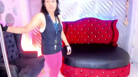 roxanne_han online show from August 13, 6:33 pm