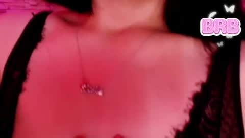 roxanne_han online show from August 14, 11:58 am