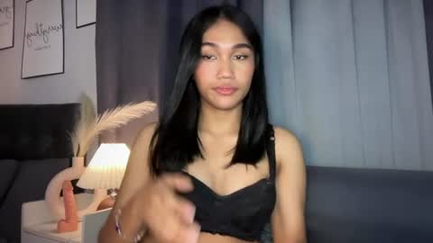roxiethogersen online show from August 13, 7:28 pm
