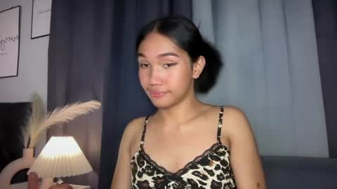 roxiethogersen online show from August 14, 1:20 am