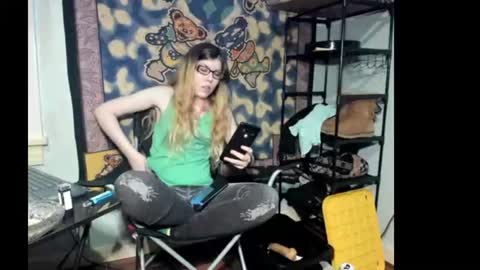 roxihazeleyes online show from August 5, 7:17 am
