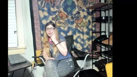 roxihazeleyes online show from August 6, 1:26 am