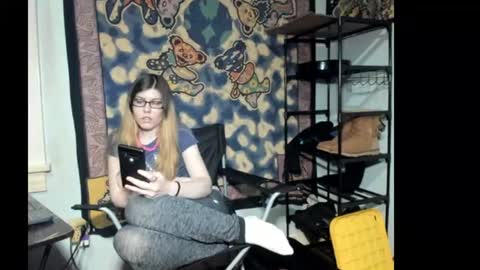 roxihazeleyes online show from August 6, 2:32 am