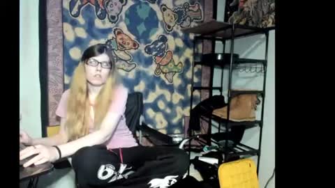 roxihazeleyes online show from August 7, 5:18 am
