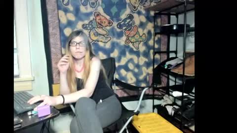 roxihazeleyes online show from August 9, 2:12 am