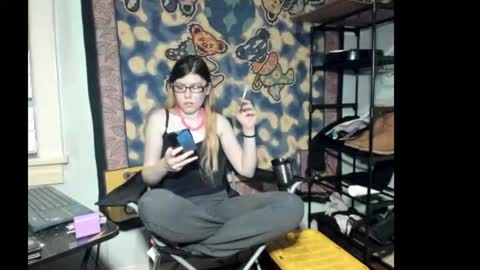 roxihazeleyes online show from August 9, 4:24 am