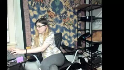 roxihazeleyes online show from August 9, 6:36 am