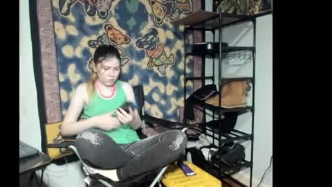 roxihazeleyes online show from August 10, 1:51 am