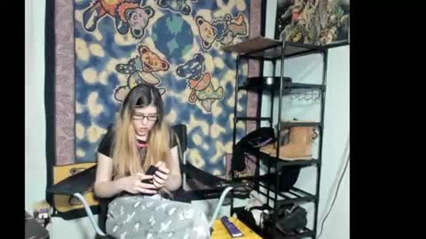 roxihazeleyes online show from August 12, 5:21 am