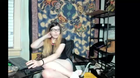 roxihazeleyes online show from August 13, 2:03 am