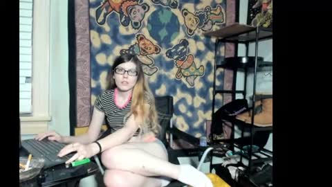 roxihazeleyes online show from August 13, 4:15 am