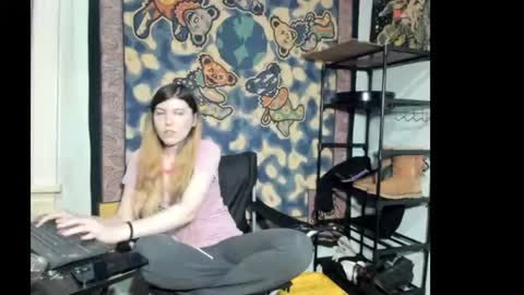 roxihazeleyes online show from August 14, 2:48 am