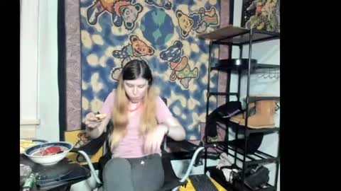 roxihazeleyes online show from August 14, 6:06 am