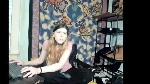 roxihazeleyes online show from August 16, 10:58 pm