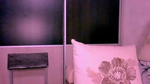 Roxxy Wharton online show from August 14, 1:15 pm