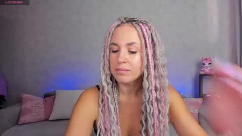 Roxy online show from August 6, 5:06 am