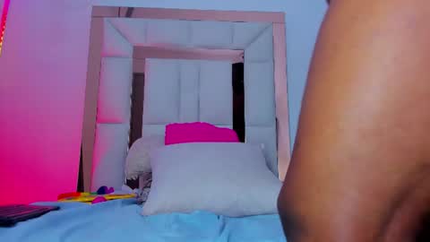 roxy_sexy69 online show from August 5, 2:20 am
