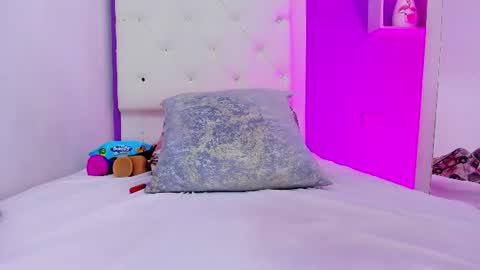 roxy_sexy69 online show from August 10, 11:50 pm