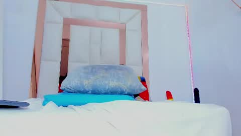 roxy_sexy69 online show from August 13, 12:46 am