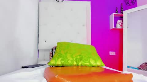 roxy_sexy69 online show from August 14, 8:01 pm