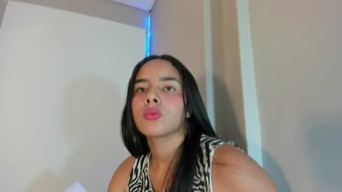 roxy_stone1 online show from August 1, 7:20 pm