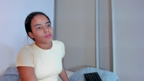 roxy_stone1 online show from August 14, 1:09 am