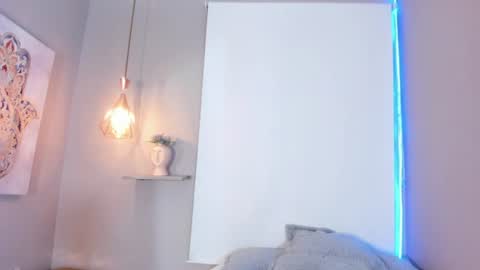 roxy_stone1 online show from August 14, 8:01 pm