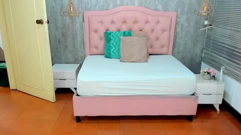 roxy_williamss online show from August 7, 10:04 am