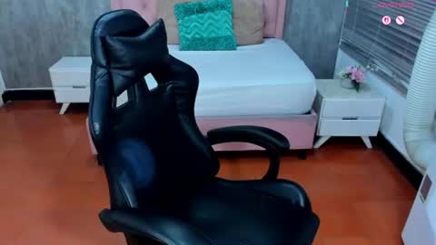 roxy_williamss online show from August 14, 3:32 am