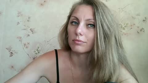 roxyfox18x01 online show from August 7, 1:33 pm