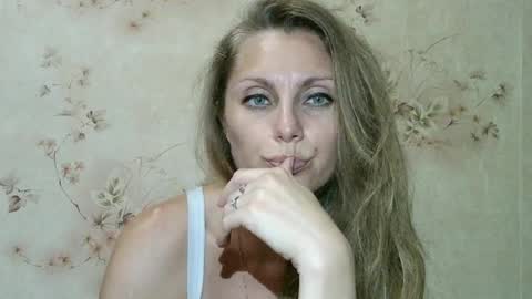 roxyfox18x01 online show from August 9, 7:26 pm