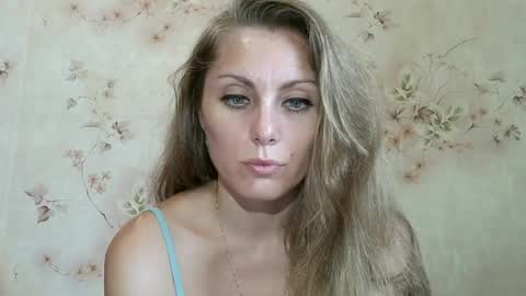roxyfox18x01 online show from August 11, 8:16 am
