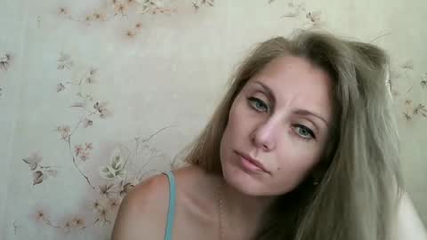 roxyfox18x01 online show from August 12, 1:24 pm