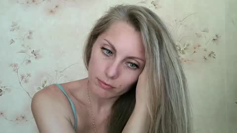 roxyfox18x01 online show from August 12, 2:30 pm