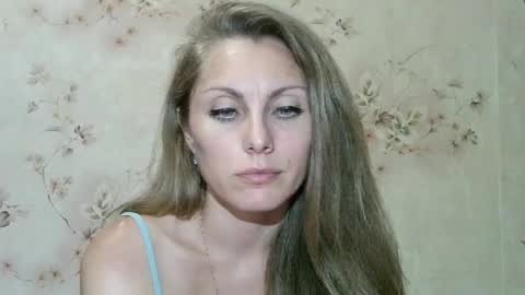 roxyfox18x01 online show from August 12, 7:38 pm