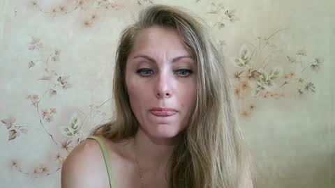 roxyfox18x01 online show from August 15, 11:14 am