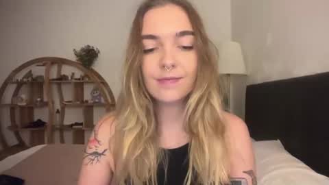Roxy online show from June 24, 3:58 pm